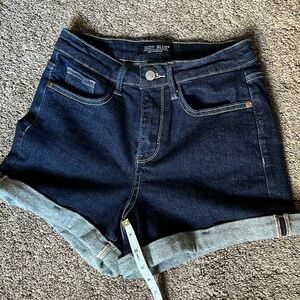 JUDY BLUE TUMMY CONTROL HIGH RISE MOISTURE CONTROL DARK WASH SHORTS - Small